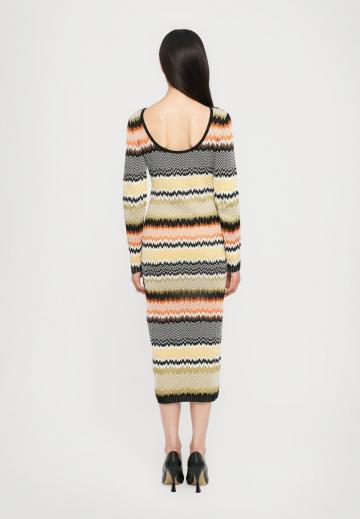 Вязаное платье