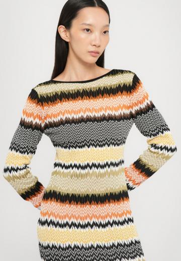 Вязаное платье