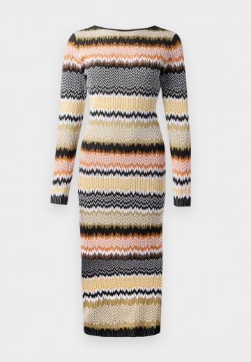 Вязаное платье