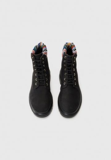 Ботинки на шнуровке