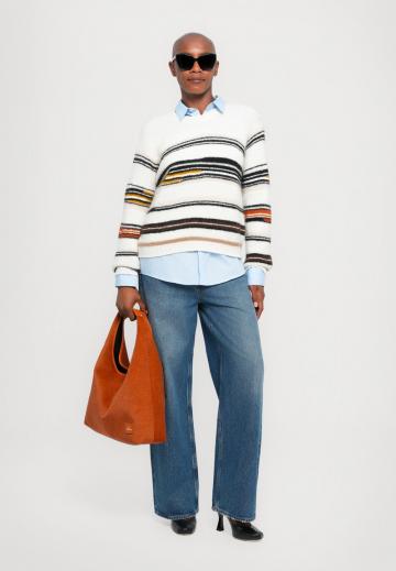 Пуловер в полоску