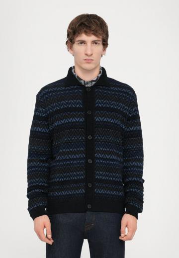 Вязаная кофта