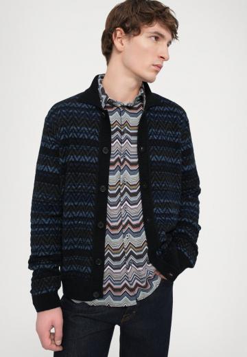 Вязаная кофта