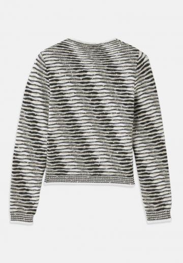 Пуловер в полоску