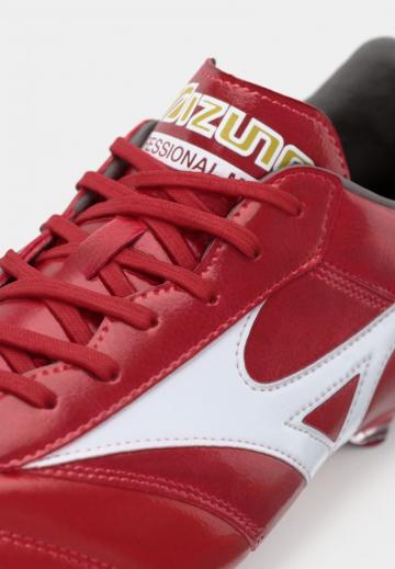 Футбольные бутсы