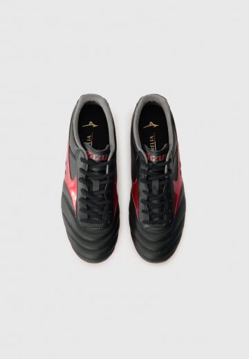 Футбольные бутсы