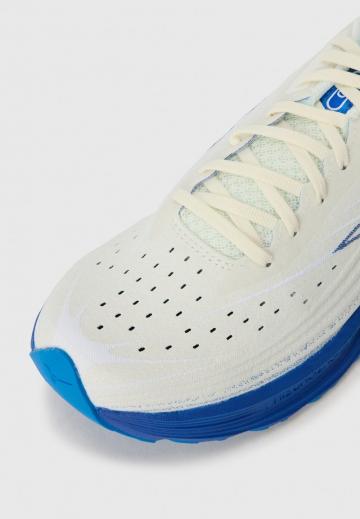 Беговые кроссовки