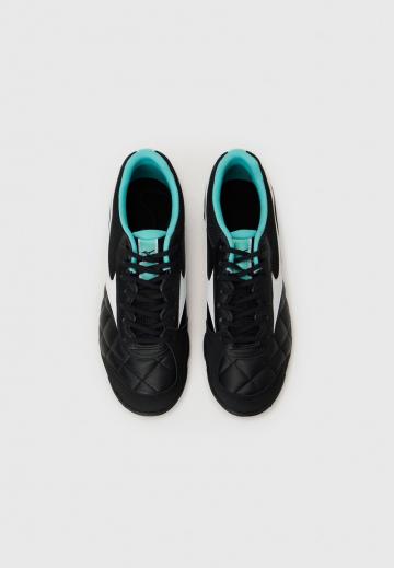 Футбольные бутсы