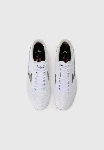 Футбольные бутсы