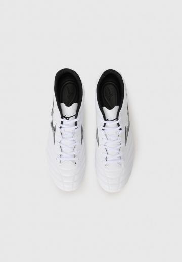 Футбольные бутсы