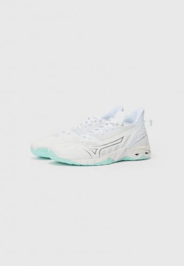 Кроссовки для зала