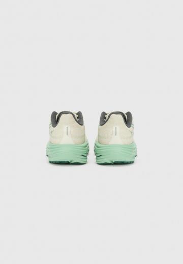 Беговые кроссовки