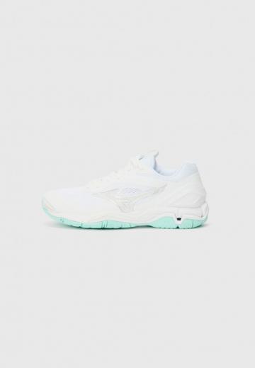 Кроссовки для зала