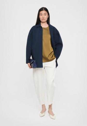 Короткое пальто