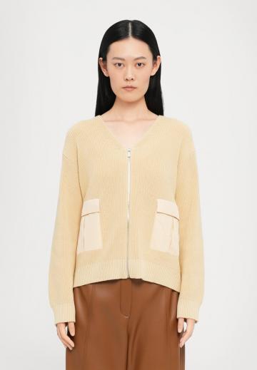 Вязаная кофта