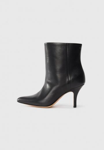 Высокие сапоги