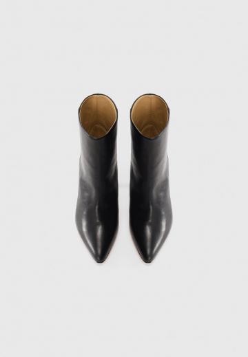 Высокие сапоги