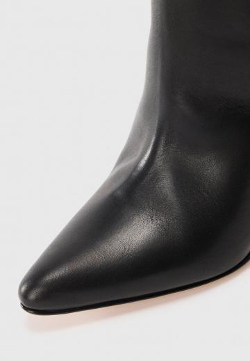 Высокие сапоги