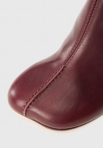 Высокие сапоги