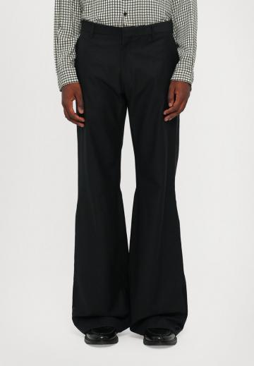 Клешеные джинсы