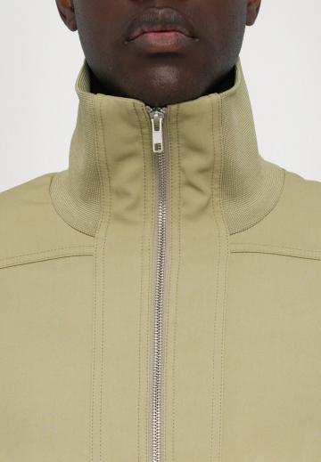 Куртка бомбер