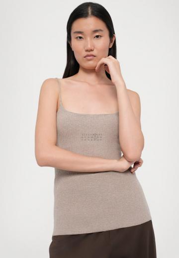 Топ на бретельках