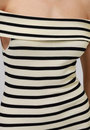 Платье без бретелек