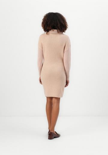 Вязаное платье