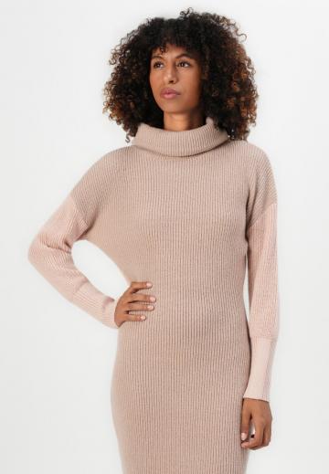 Вязаное платье