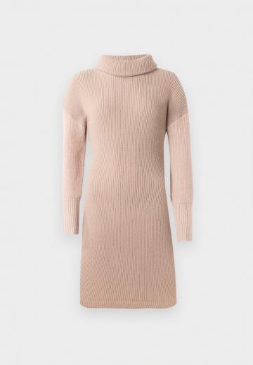 Вязаное платье