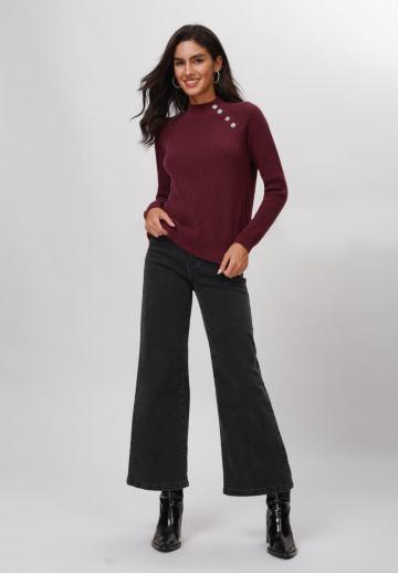 Пуловер в полоску