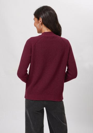 Пуловер в полоску