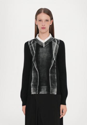 Пуловер с вырезом V