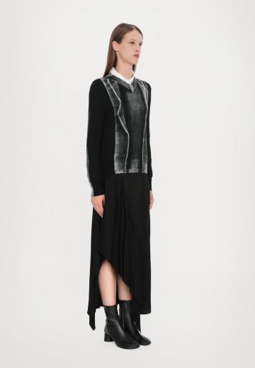 Пуловер с вырезом V