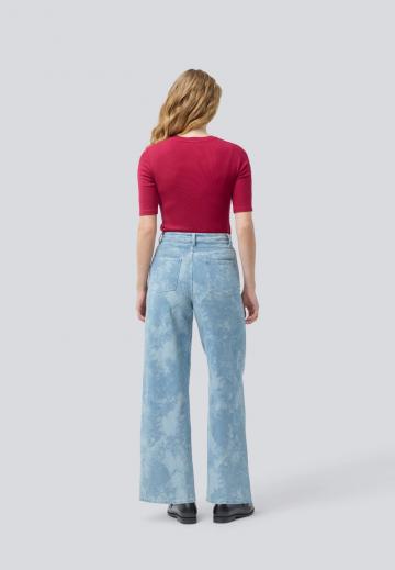 Клешеные джинсы