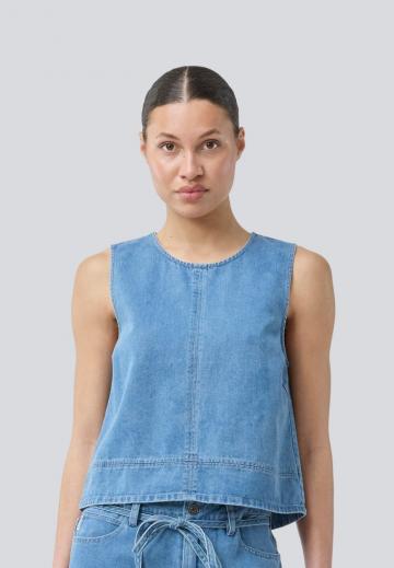 Джинсовая жилетка