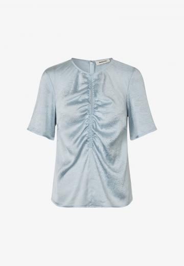 Атласная блузка