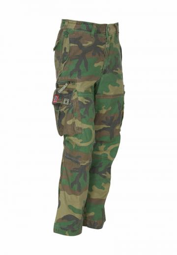 Брюки с накладными карманами