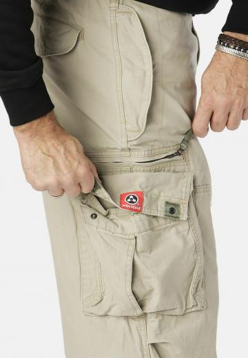 Брюки с накладными карманами