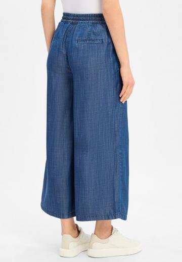 Короткие джинсы