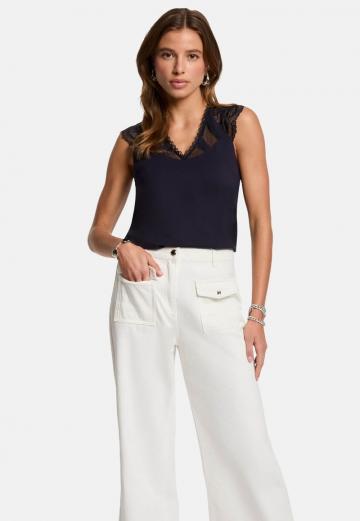 Блузка без рукавов