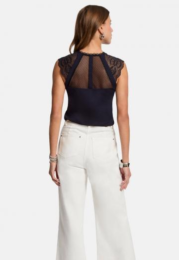 Блузка без рукавов