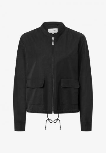 Куртка с накладнымит карманами