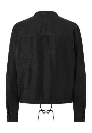 Куртка с накладнымит карманами