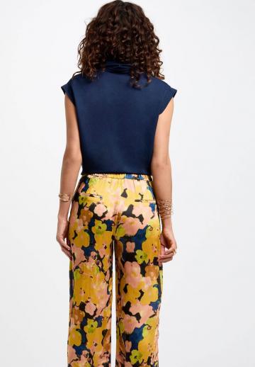 Блузка без рукавов