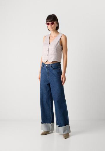 Короткая куртка