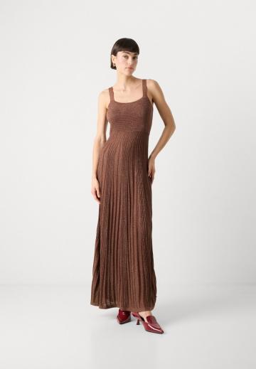 Вязаное платье