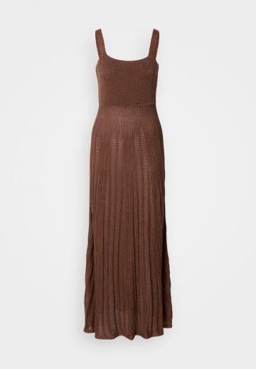 Вязаное платье