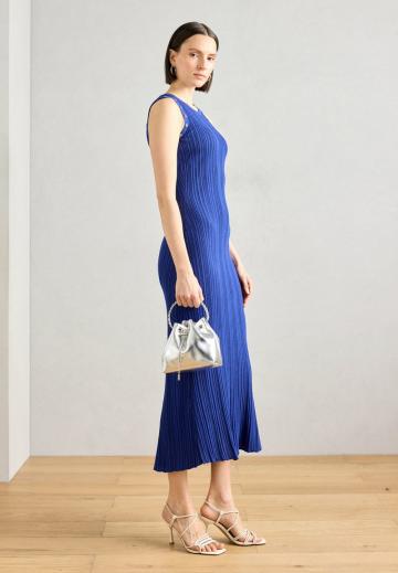 Вязаное платье