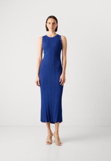 Вязаное платье